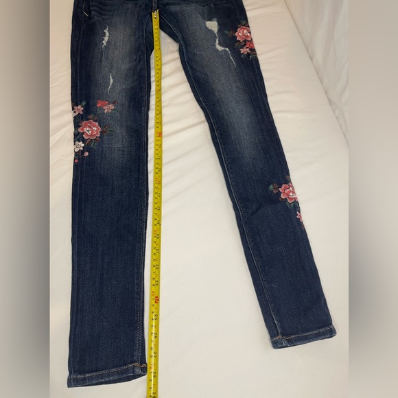 Express High Waisted Medium Wash Embroidered Ripped 90s Skinny/legging Jeans - Picture 5 of 9